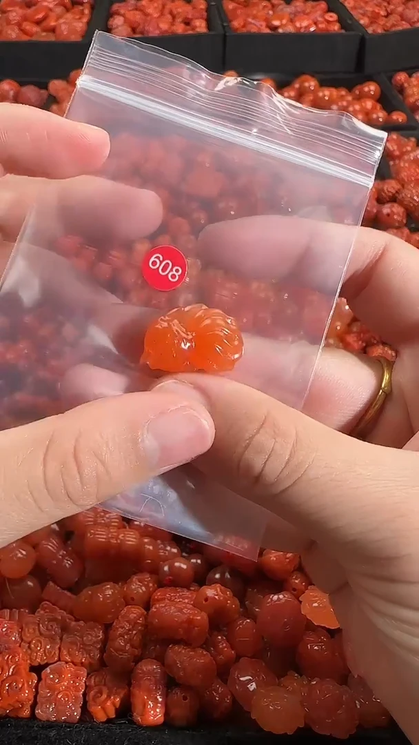 颈饰未镶嵌南红玛瑙1