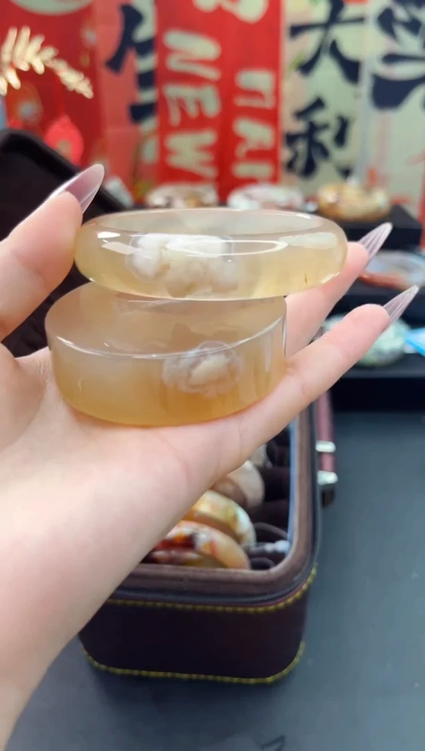 【闪购商品】石英质玉手镯未镶嵌赠送镯心（61圈口）