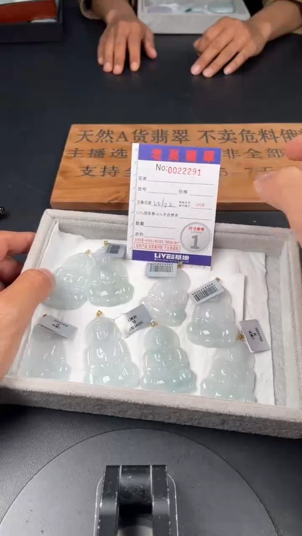 【闪购商品】翡翠颈饰18K金镶嵌多样性发其一【完美度百分之90】2291