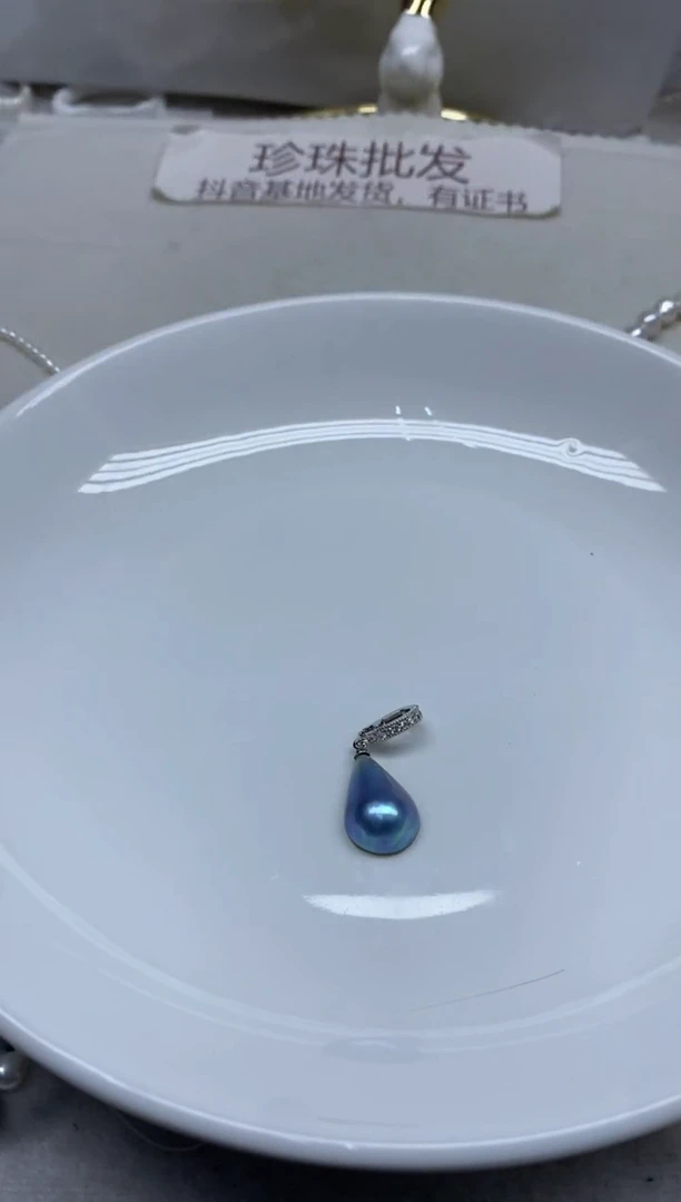 未镶嵌拼合珍珠（马贝珠）颈饰蓝色水滴
