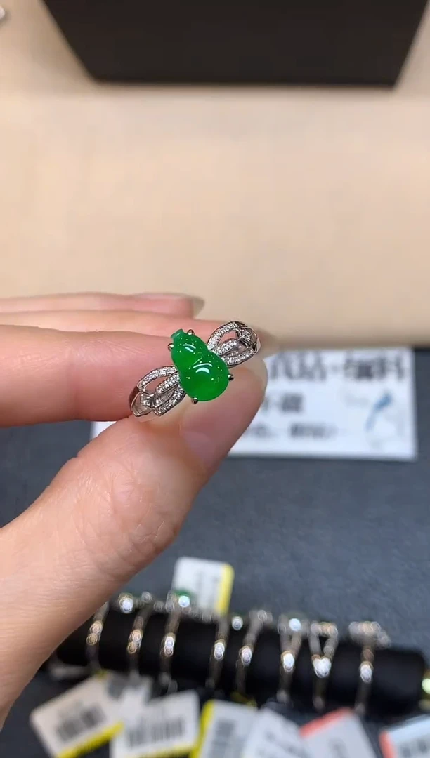 18K金镶嵌戒指翡翠7【无服务费葫芦【无服务费