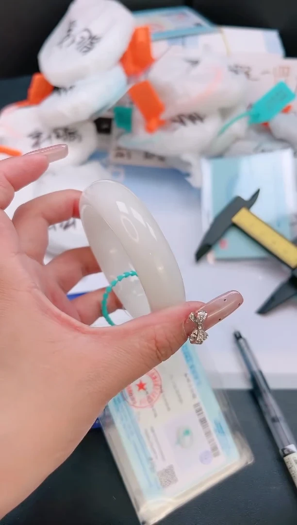 未镶嵌手镯和田玉04T126-63