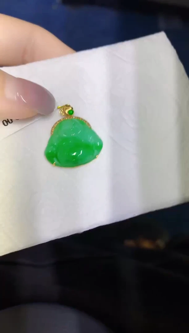 颈饰18K金镶嵌翡翠缅甸天然翡翠A货