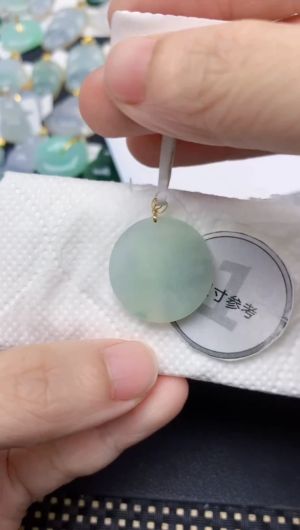 颈饰18K金镶嵌翡翠天然缅甸A货翡翠