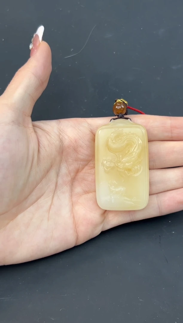 【闪购商品】和田玉吊坠(赠链)未镶嵌且末金山微色差吊坠