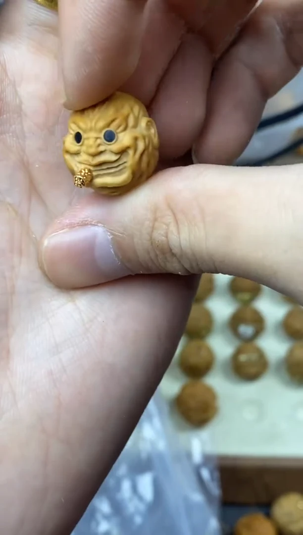 猴头核桃吊坠新款 烟鬼