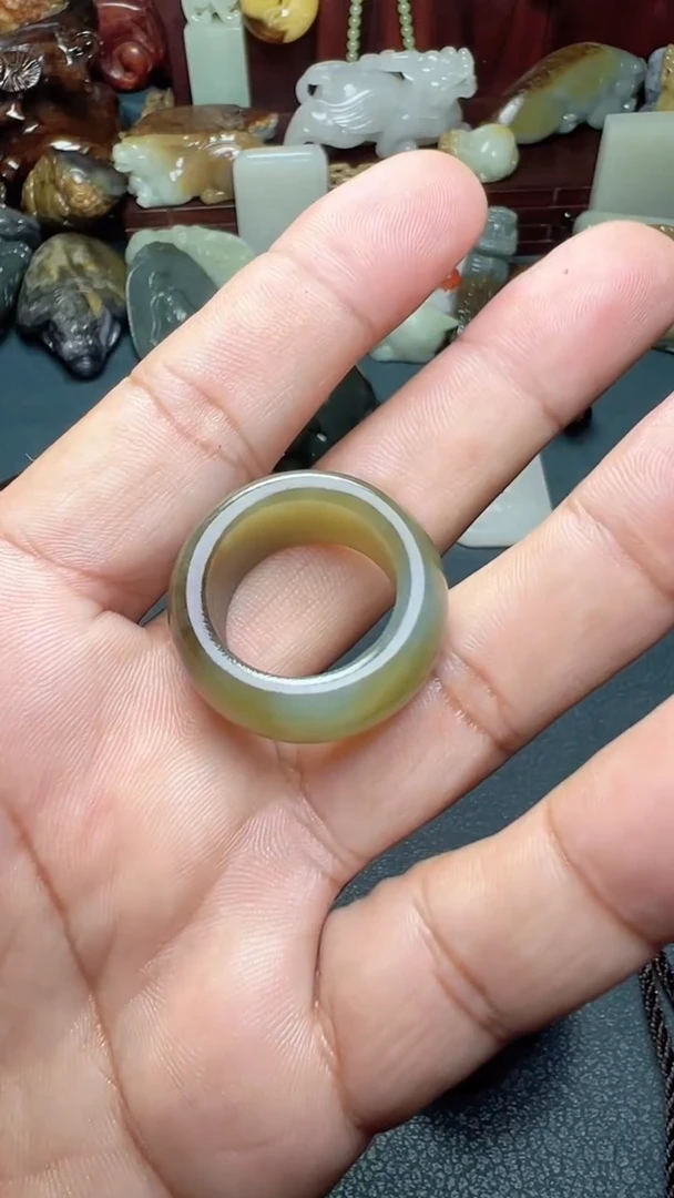 和田玉未镶嵌把件-