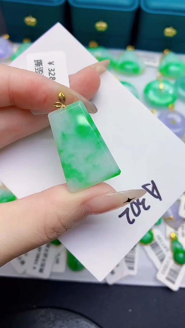 颈饰18K金镶嵌翡翠缅甸天然翡翠A货