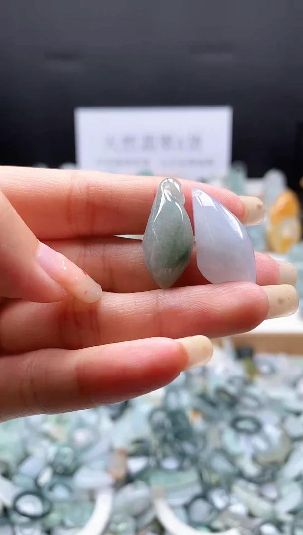 翡翠未镶嵌吊坠(不含链)105福瓜一对（福利品 有部分瑕疵）