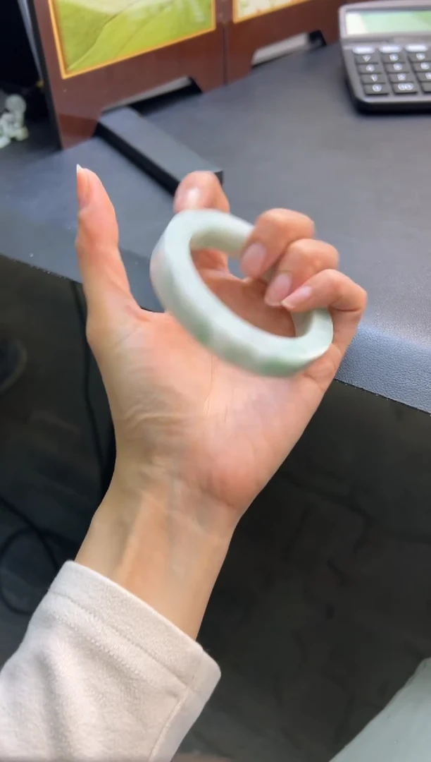 未镶嵌手镯定制翡翠用****)手镯