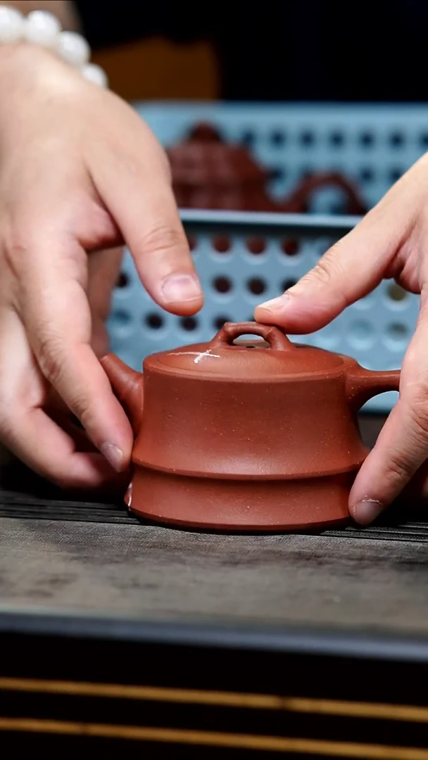 茶壶紫砂05-微瑕半手孤品特惠红降坡竹韵170c