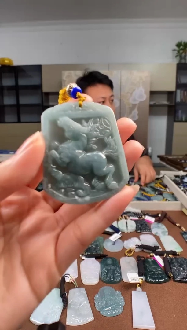 颈饰未镶嵌翡翠多样性发其一