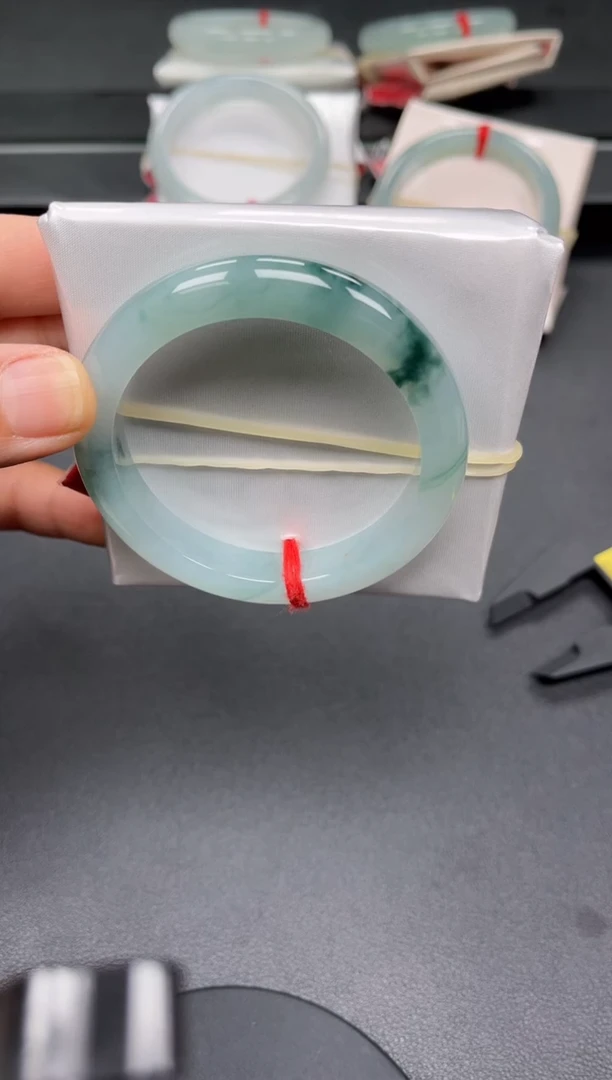 未镶嵌手镯翡翠多人