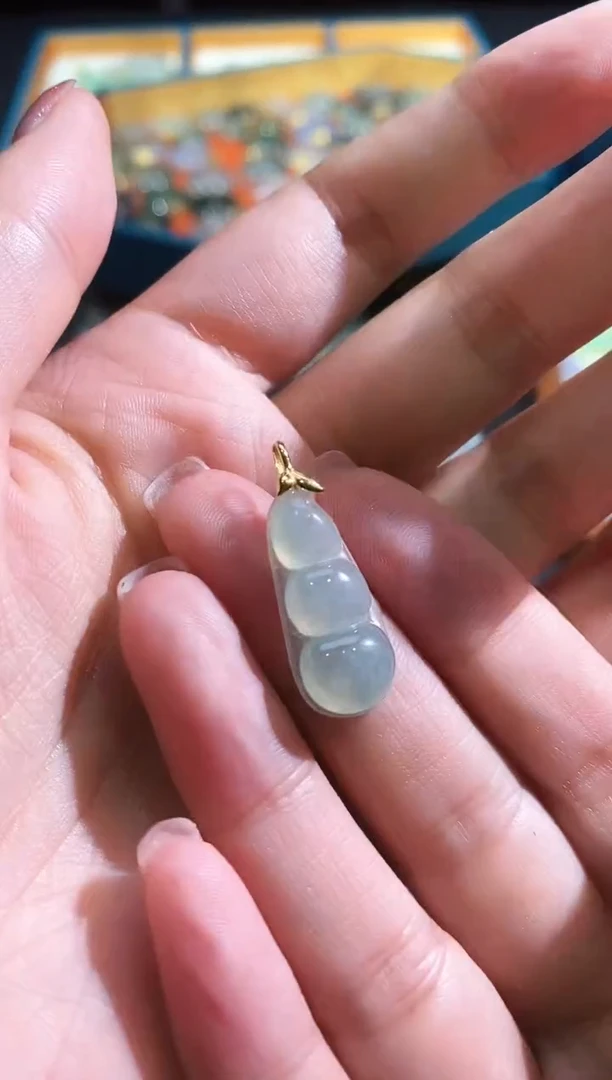 翡翠18K金镶嵌颈饰250605107