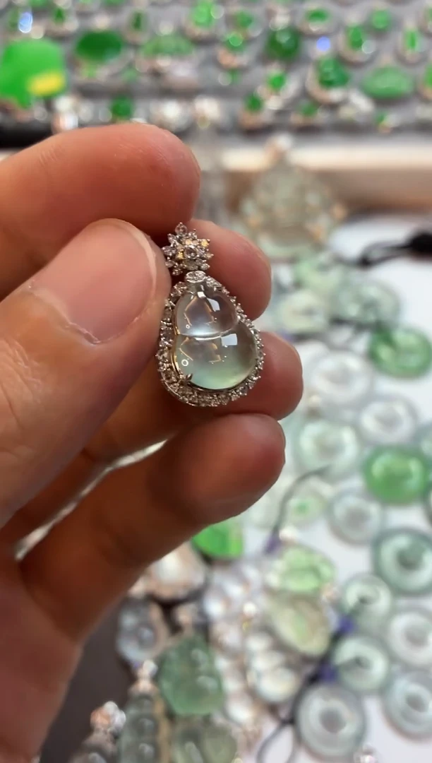 吊坠(不含链)18K金镶嵌翡翠葫芦