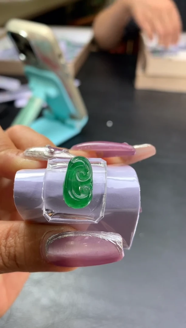 未镶嵌定制翡翠太***笑翡翠