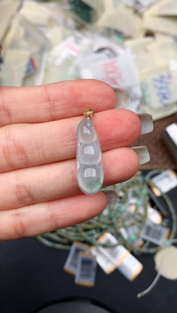 18K金镶嵌挂件翡翠—