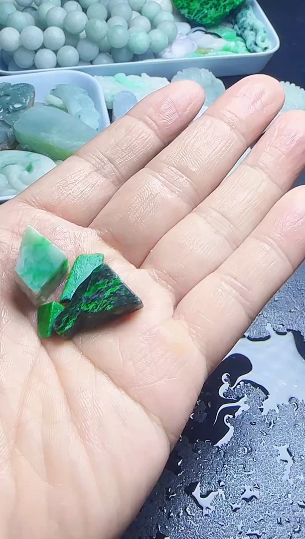 颈饰未镶嵌翡翠马*秘126