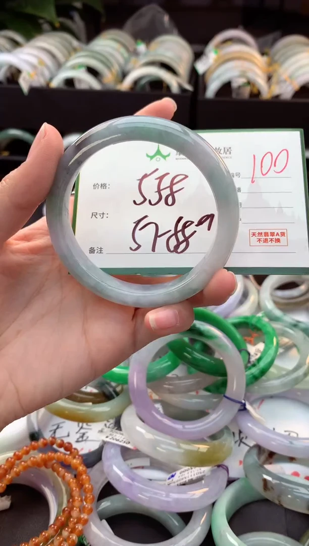 未镶嵌定制翡翠毛货需精细抛光+多人