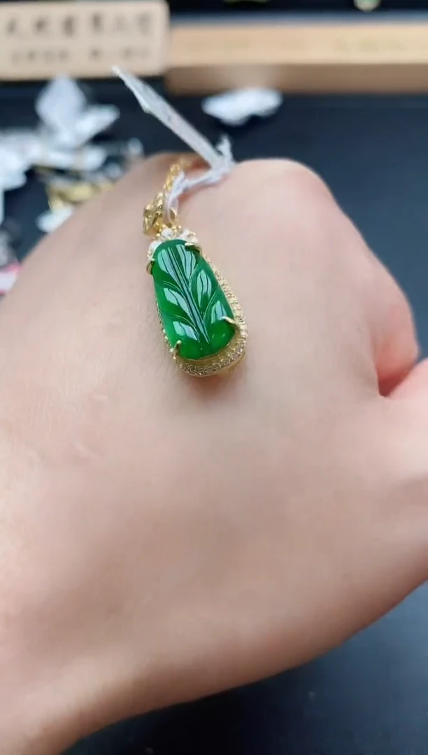 吊坠(赠链)银S925镶嵌翡翠1