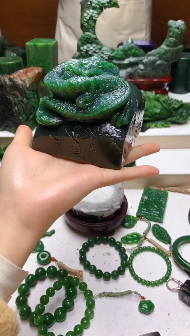 未镶嵌和田玉挂件1