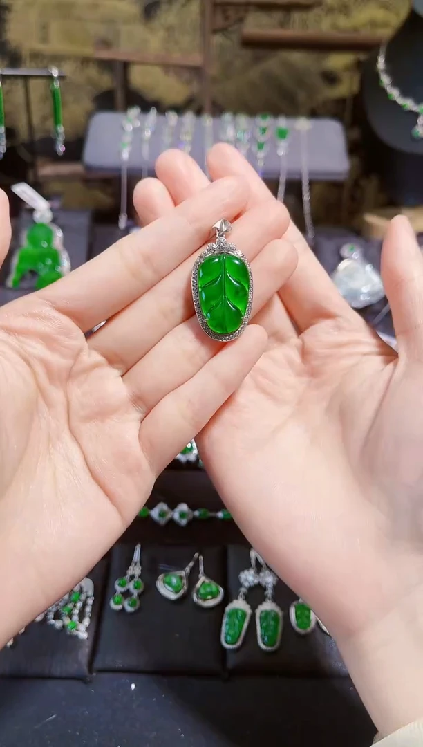 【闪购商品】翡翠吊坠(不含链)银S925镶嵌叶子吊坠·