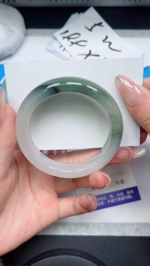 【闪购商品】石英质玉手镯合金138