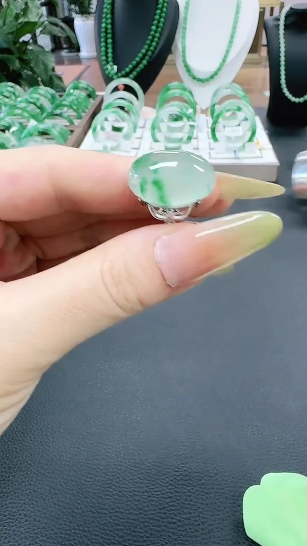 未镶嵌1石英质玉（非洲翠）/8500