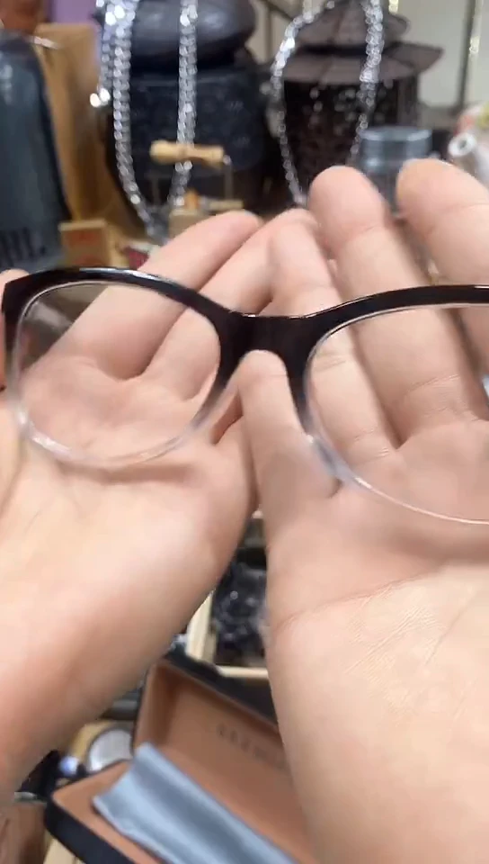 瓷片闪购商品  如图所示