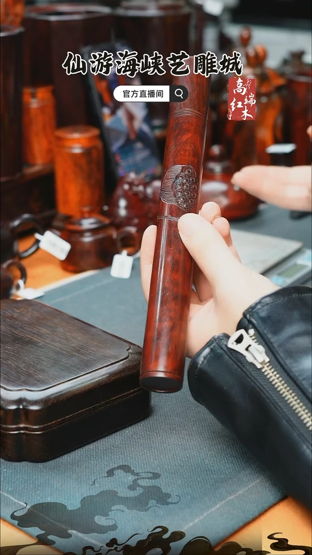 紫檀木类端景台小叶紫檀香筒