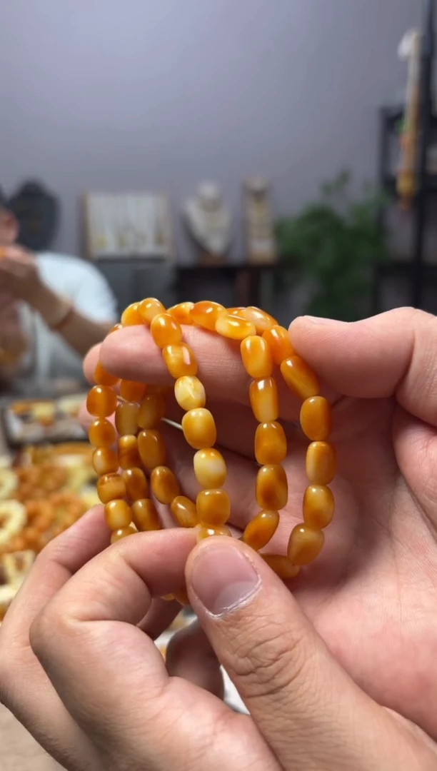 【闪购商品】蜜蜡裸石未镶嵌手串多样性发一件