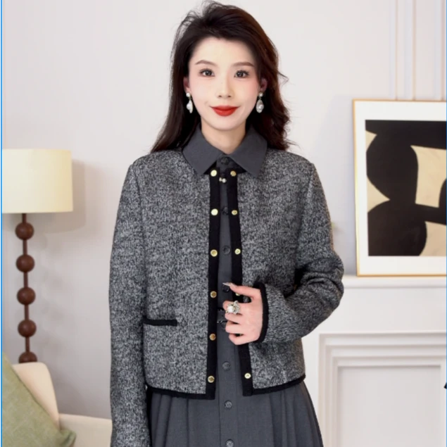 GIRDEAR/哥弟2025新春新款短款精致圆领双口袋小香风外套 1400512