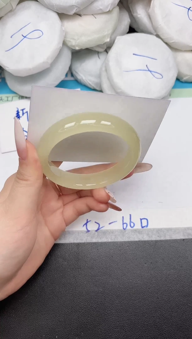 未镶嵌手镯石英质玉A340/56.4