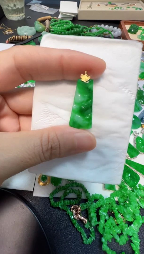 吊坠(不含链)18K金镶嵌翡翠800
