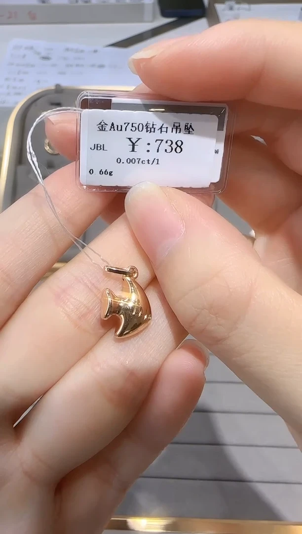 颈饰18K金镶嵌钻石18K金吊坠610