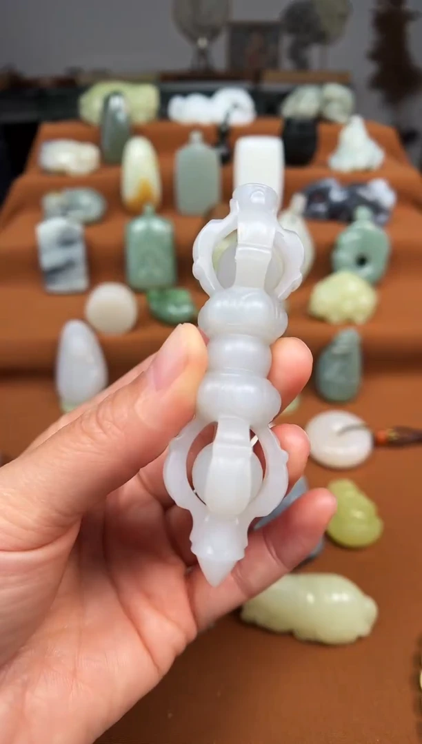 颈饰未镶嵌和田玉金刚杵