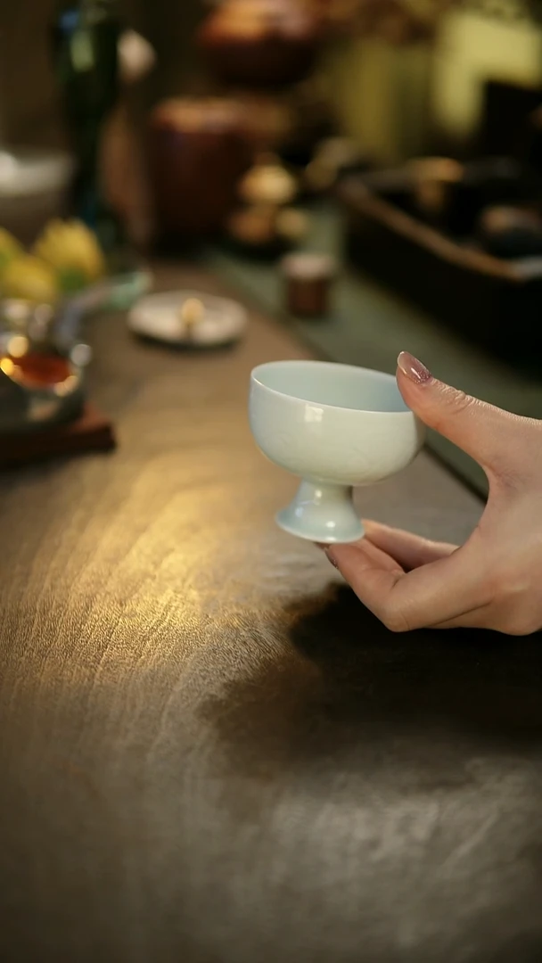 阿眠     陋影鱼纹暗刻高脚茶杯