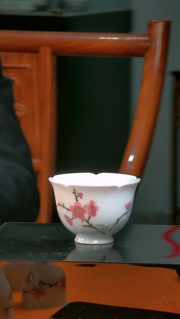 釉下翠竹红梅葵口主人杯