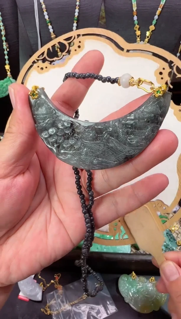 【闪购商品】翡翠颈饰未镶嵌牌子