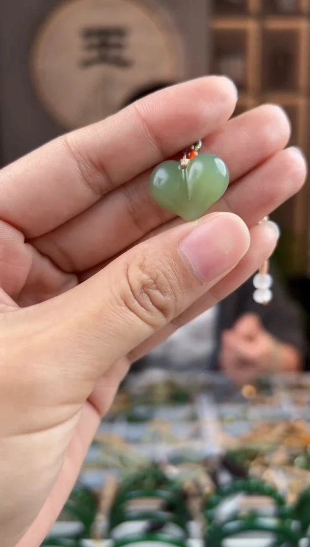 颈饰未镶嵌和田玉拍一发一，拍一发一