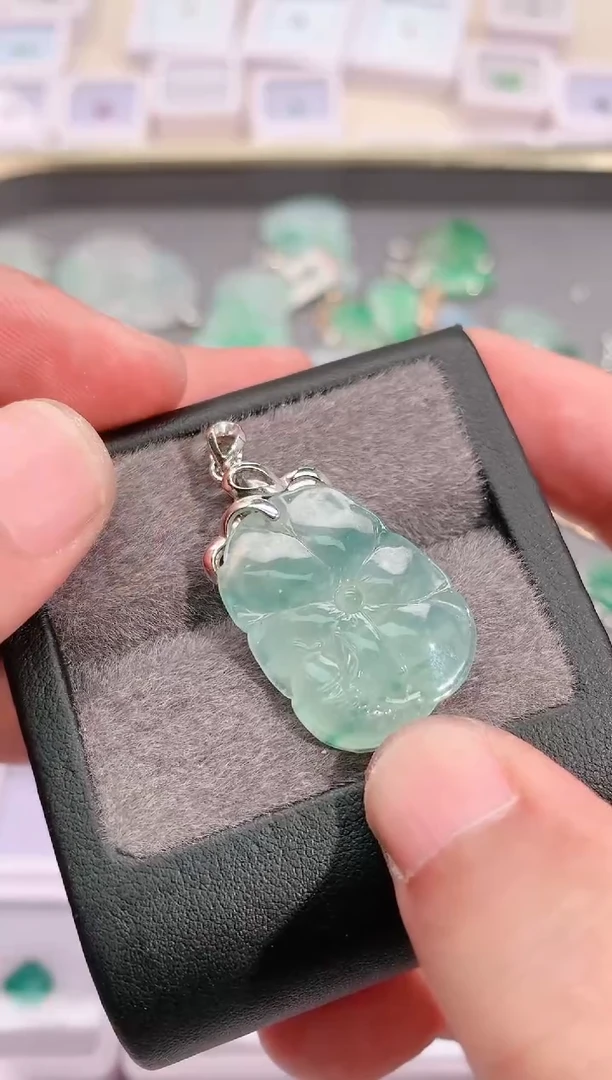 吊坠(不含链)18K金镶嵌翡翠天然翡翠18k金镶嵌