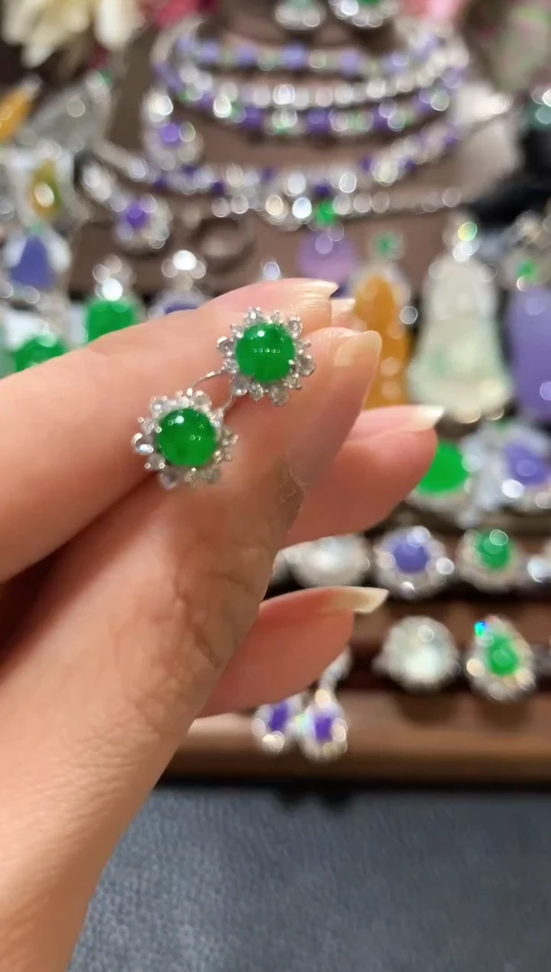 18K金镶嵌翡翠耳饰m6