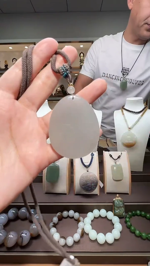 和田玉未镶嵌颈饰苏