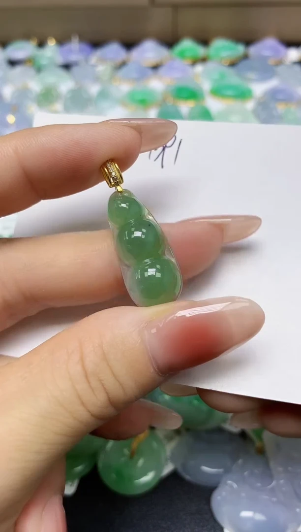 翡翠未镶嵌颈饰 天然缅甸翡翠A货