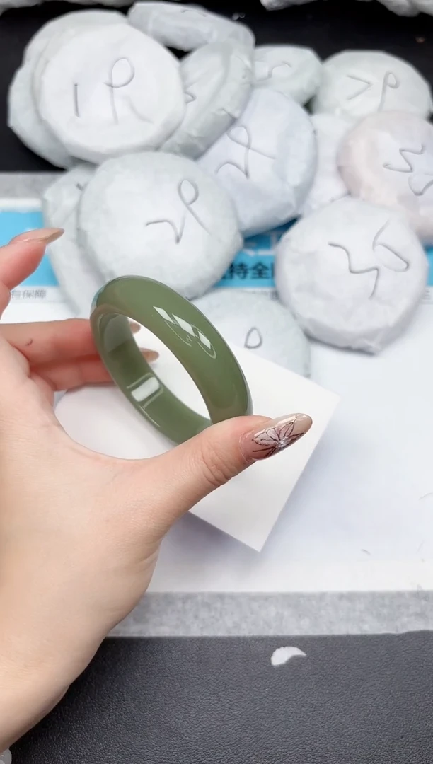 未镶嵌手镯石英质玉28-55.9