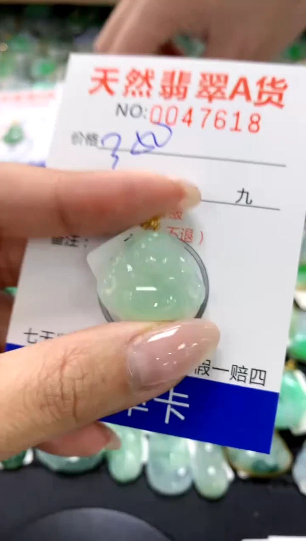 翡翠18K金镶嵌颈饰1111111111111111