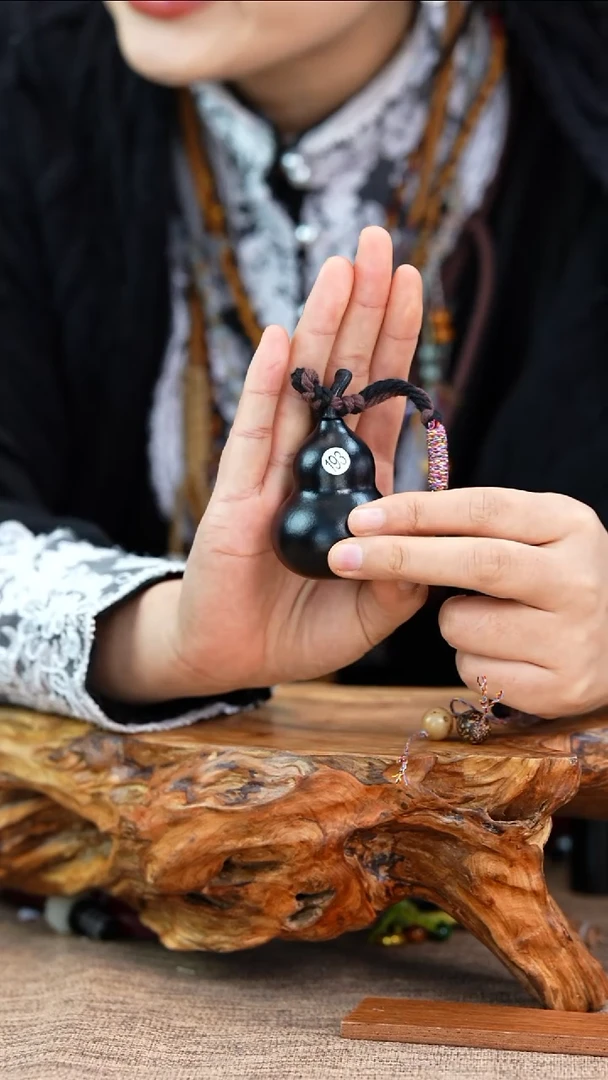 【闪购商品】193—光岳葫天然脖挂车挂大漆手捻小葫芦