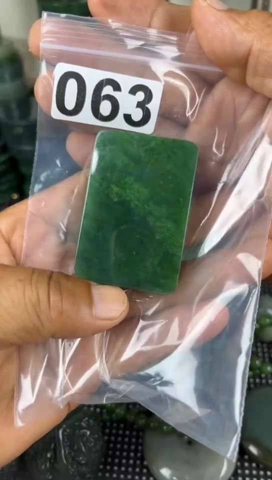 和田玉未镶嵌珠宝半成品牌子