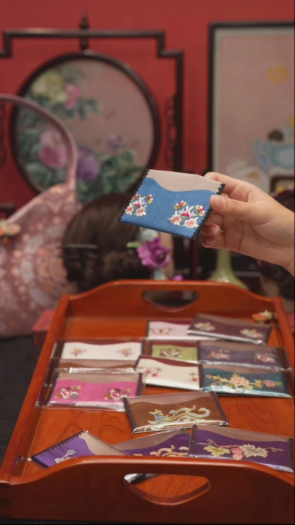 刺绣非遗绒花手工饰品