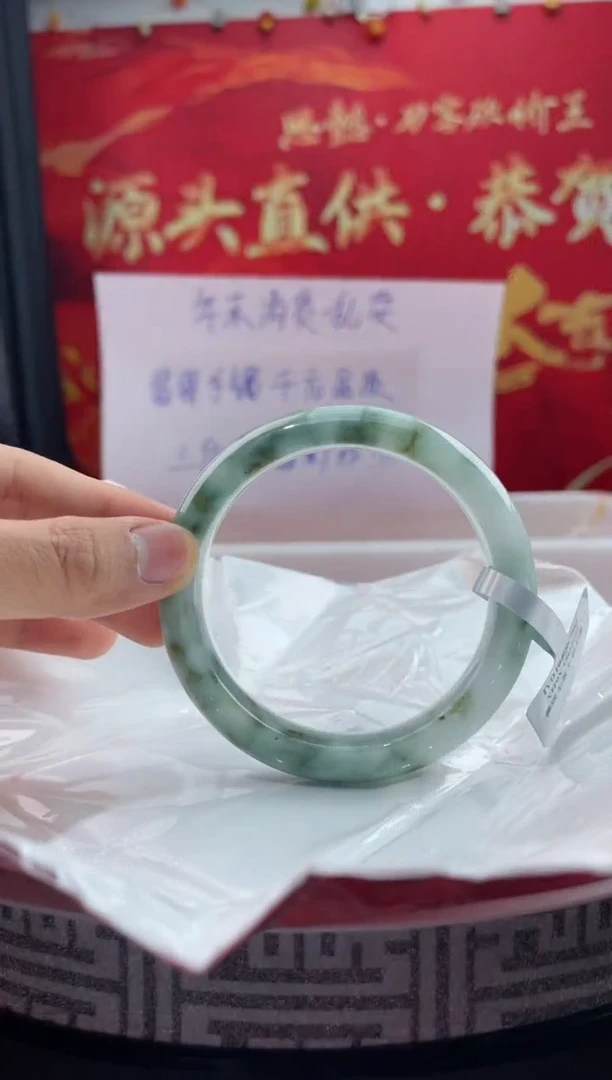 【闪购商品】翡翠手镯未镶嵌翡翠手镯（微瑕）60